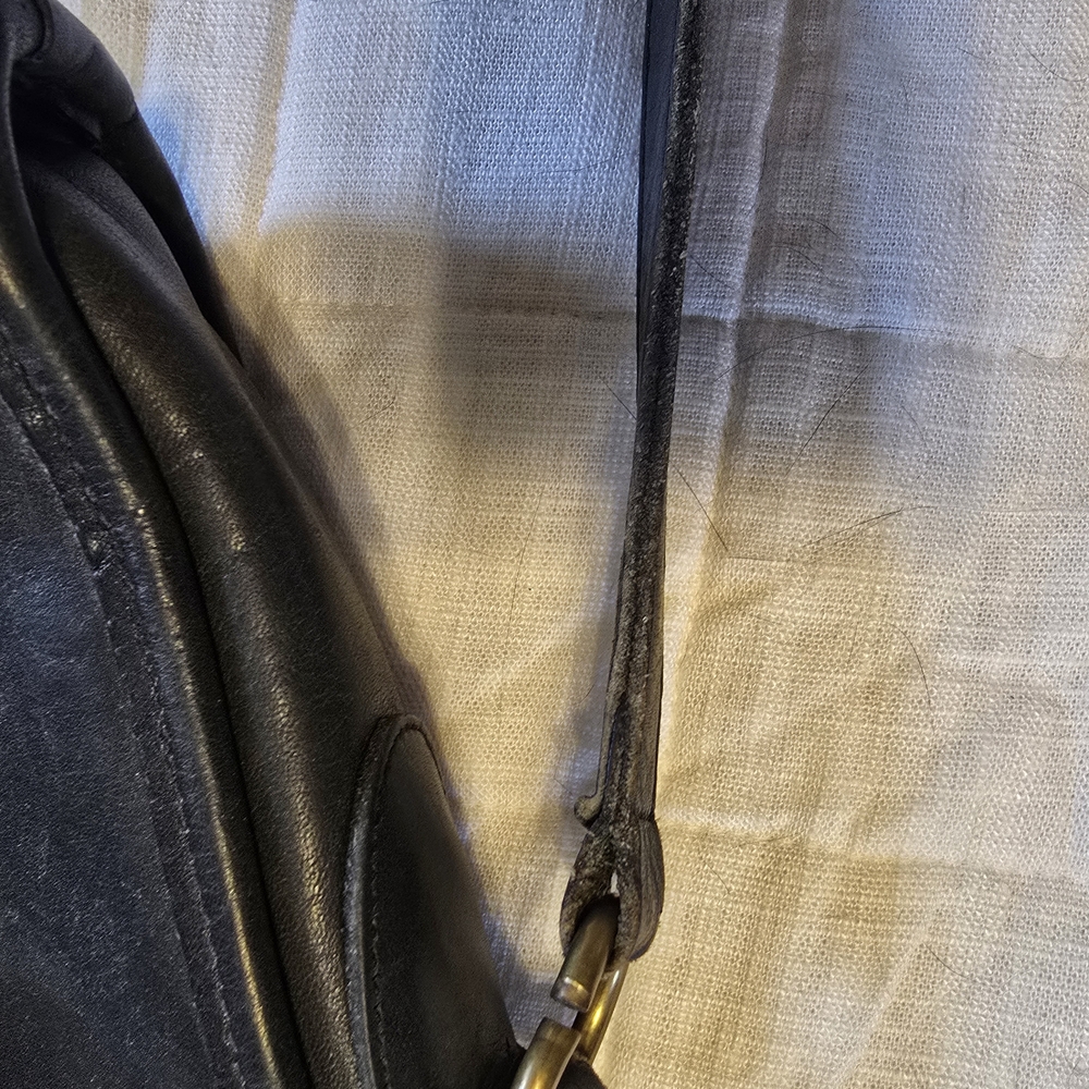 Coach Black vintage Leather Crossbody Bag vintage great physical shape - Picture 6 of 7